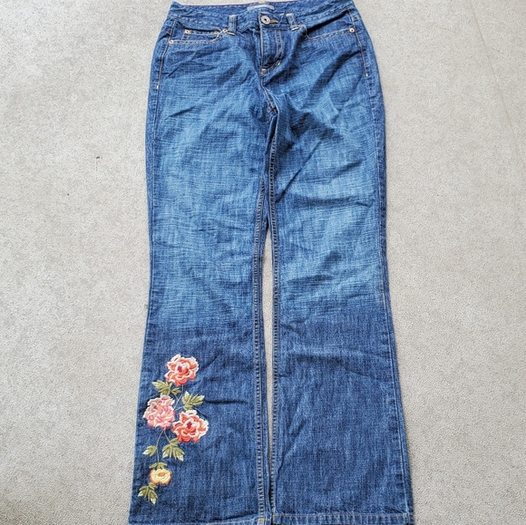 Liz Clairborne embroidered jeans, boot cut, size 6 - Picture 2 of 6